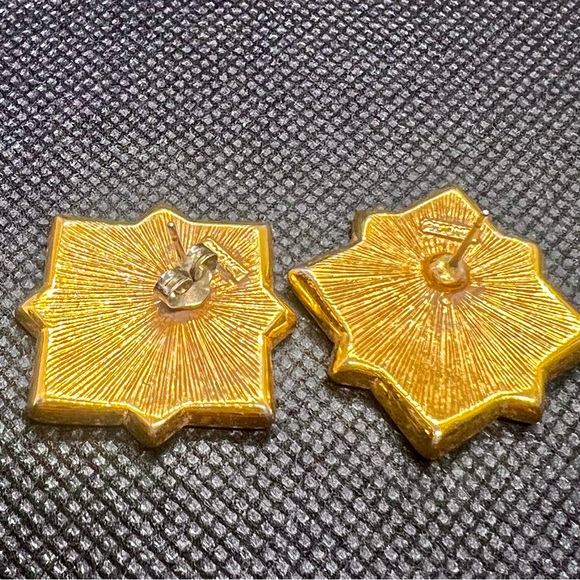 Vintage MONET Gold‎ Tone & Black Enamel Modern Earrings Designer Runway Signed - Picture 2 of 4